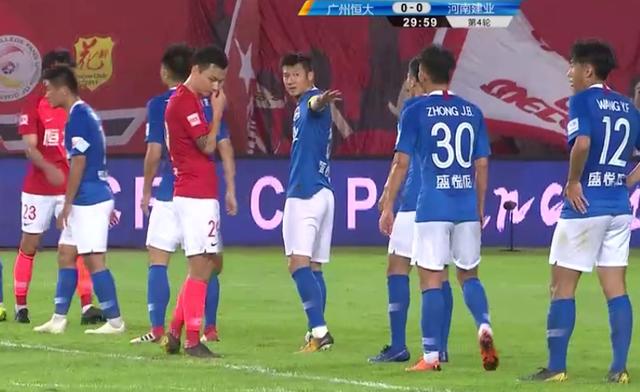  里昂锋线哑火连续三场零进球陷低迷  
